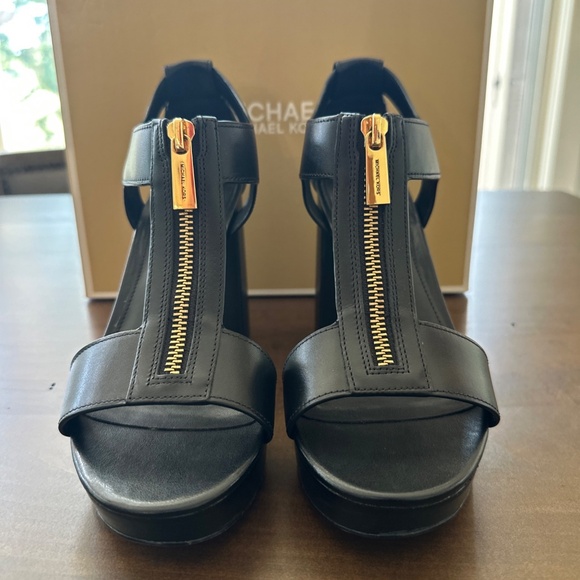 Michael Kors Berkley Mid Sandal Black Leather Platform Gold Zipper Women's 6.5 - Picture 3 of 9